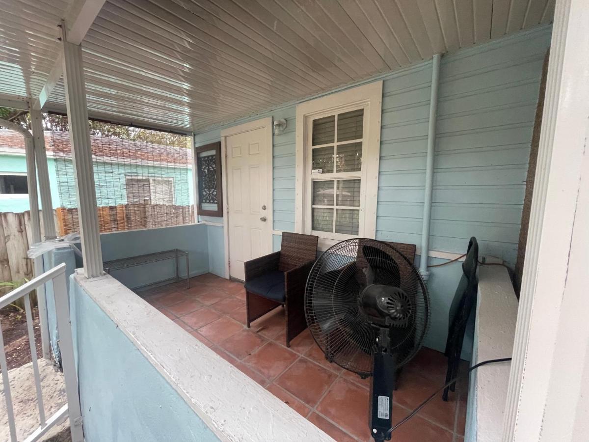 Key West Style Historic Home In Coconut Grove Florida, The Blue House Miami Kültér fotó